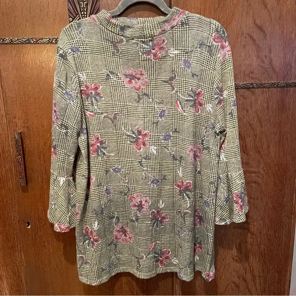 NWOT Ces Femme Yellow Plaid Floral Top | Size Large - Picture 13 of 13